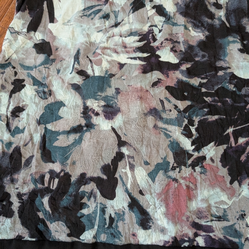 EUC Simply Vera Vera Wang Short Sleeve Abstract Print Black Top Shirt Size Small - Picture 4 of 9